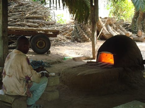 The beautiful art of Glass Bead making from Ghana<br>Cedi Beads - Melting the glass