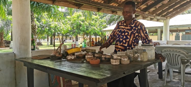 Cedi Bead Factory<br>Mr Cedi in action