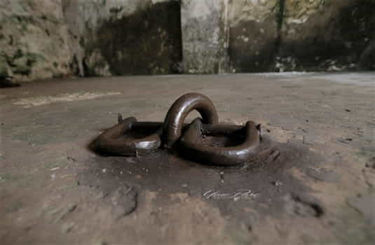 Fort Prinzenstein<br>A slave chain