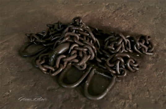 Fort Prinzenstein<br>Slave chain and shackles
