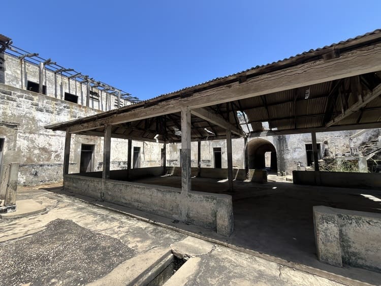 James Fort<br>Slave trade stall