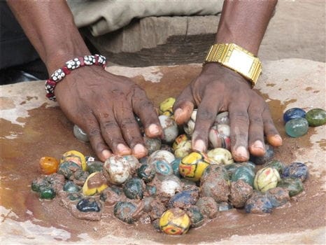 Krobo Odumase<br>Polishing of Ghanaian Glass Beads