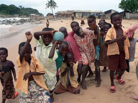 Discover Ghana<br>Kids in nearby village