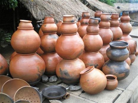 Things you can find only in Ghana<br>Locally made pottery