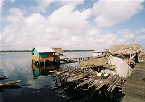 Travelling to Ghana with kids<br>Nzulezu Village